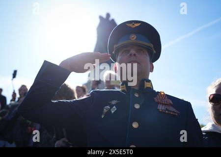 2024-05-09, Berlino, das Sowjetische Ehrenmal a Treptow. Gedenken an das Ende des 2. Weltkrieg vor 79 Jahren. *** 2024 05 09,Berlino,il memoriale sovietico a Treptow che commemora la fine della seconda guerra mondiale 79 anni fa Foto Stock