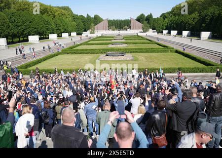 2024-05-09, Berlino, das Sowjetische Ehrenmal a Treptow. Gedenken an das Ende des 2. Weltkrieg vor 79 Jahren. *** 2024 05 09,Berlino,il memoriale sovietico a Treptow che commemora la fine della seconda guerra mondiale 79 anni fa Foto Stock