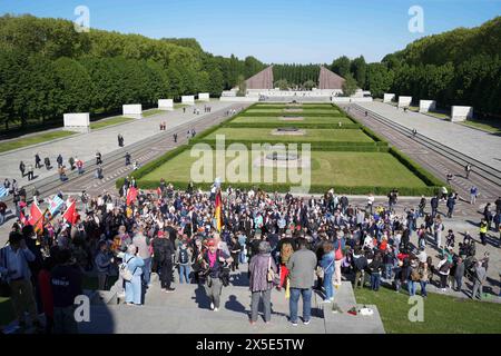 2024-05-09, Berlino, das Sowjetische Ehrenmal a Treptow. Gedenken an das Ende des 2. Weltkrieg vor 79 Jahren. *** 2024 05 09,Berlino,il memoriale sovietico a Treptow che commemora la fine della seconda guerra mondiale 79 anni fa Foto Stock