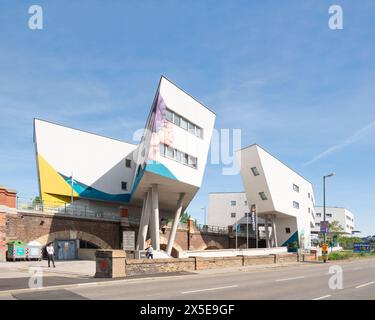 Vienna, Austria - Spittelau viadotti alloggi di Zaha Hadid Architects Foto Stock