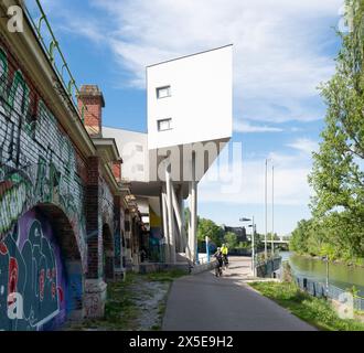 Vienna, Austria - Spittelau viadotti alloggi di Zaha Hadid Architects Foto Stock