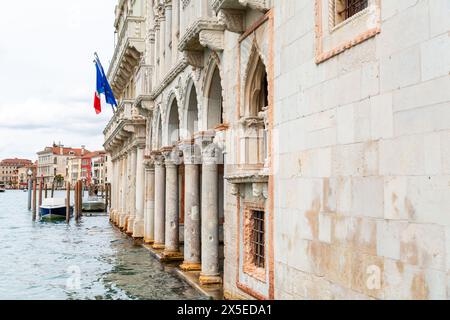 Venezia, Italia - 2 aprile 2022: Tipica architettura palaziale veneziana a Venezia, Italia. Foto Stock