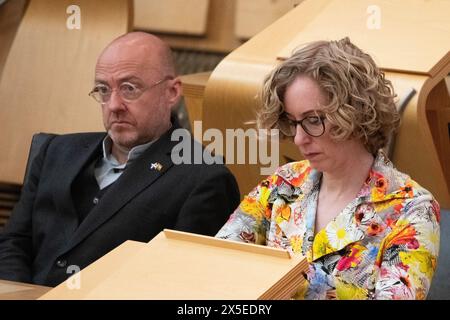 Edimburgo, Scozia, Regno Unito. 9 maggio 2024. NELLA FOTO: Leader del Partito Verde scozzese, Patrick Harvie MSP e Lorna Slater MSP. Il neoeletto primo ministro scozzese, John Swinney MSP, prende la sua prima sessione della sessione settimanale delle domande dei primi ministri (QFP) all'interno del Parlamento scozzese a Holyrood. Crediti: Colin D Fisher crediti: Colin Fisher/Alamy Live News Foto Stock