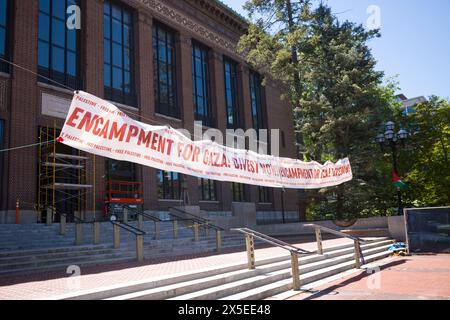 Striscione fuori dalla biblioteca laureata presso l'accampamento di supporto di Gaza presso l'Università del Michigan, Ann Arbor Michigan Foto Stock