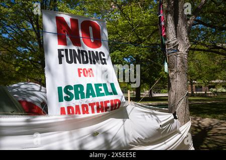 Nessun finanziamento per l'apartheid israeliano firma presso l'accampamento di sostegno di Gaza presso l'Università del Michigan, Ann Arbor Michigan Foto Stock