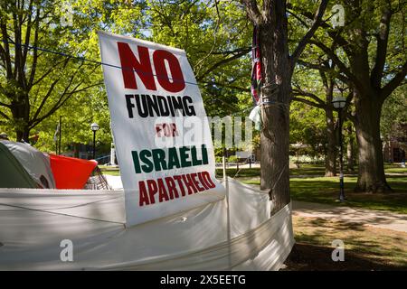 Nessun finanziamento per l'apartheid israeliano firma presso l'accampamento di sostegno di Gaza presso l'Università del Michigan, Ann Arbor Michigan Foto Stock