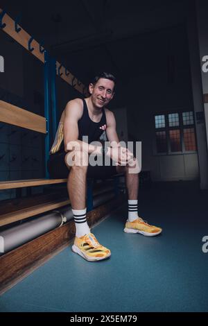 Loughborough, Regno Unito. 5 aprile 2024. Jonathan Broom-Edwards della Gran Bretagna posa per un ritratto prima dei Campionati mondiali di atletica leggera Para del 2024. Crediti: George Tewkesbury/Alamy Live News Foto Stock