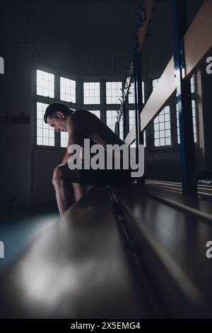 Loughborough, Regno Unito. 5 aprile 2024. Jonathan Broom-Edwards della Gran Bretagna posa per un ritratto prima dei Campionati mondiali di atletica leggera Para del 2024. Crediti: George Tewkesbury/Alamy Live News Foto Stock