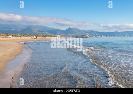 Spiaggia di Heliopolis a Benicasim, Castellon, Comunità Valenciana, Spagna Foto Stock