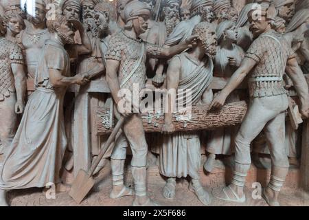 TRURO, CORNOVAGLIA, REGNO UNITO, 6 MAGGIO. Vista interna della cattedrale di Truro, Cornovaglia, il 6 maggio 2024. Foto Stock