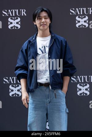 Seoul, Corea del Sud. 9 maggio 2024. L'attore e cantante sudcoreano Kang min-hyuk partecipa a una chiamata fotografica per l'evento SATUR Pop-up store a Seoul, Corea del Sud, il 9 maggio 2024. (Foto di: Lee Young-ho/Sipa USA) credito: SIPA USA/Alamy Live News Foto Stock