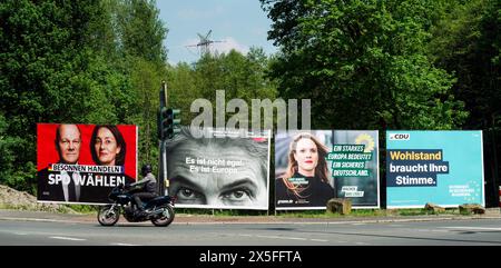 Dortmund, 9,5.2024: Wahlplakate zur Europawahl AM 9,6.2024. Von links nach rechts: Plakat der SPD mit Bundeskanzler Olaf Scholz und der deutschen eu-Spitzenkandidatin Katarina Barley / Plakat der FDP mit den Augen der Spitzenkandidatin Marie-Agnes Strack-Zimmermann / Plakat der Partei die Grünen mit der Spitzenkandidatin Terry Reintke. / Plakat der CDU. Foto Stock