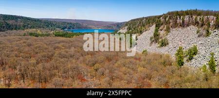 Fotografia panoramica aerea di East Bluff, Devils Lake State Park, vicino a Baraboo, Sauk County, Wisconsin, Stati Uniti. Foto Stock