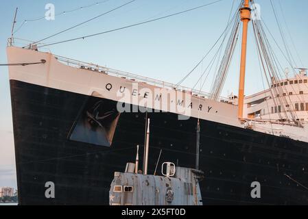 La storica Queen Mary Ocean Liner Bow Close Up Long Beach, California Foto Stock