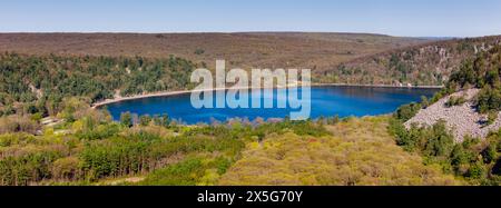 Fotografia panoramica aerea di East Bluff, Devils Lake State Park, vicino a Baraboo, Sauk County, Wisconsin, Stati Uniti. Foto Stock