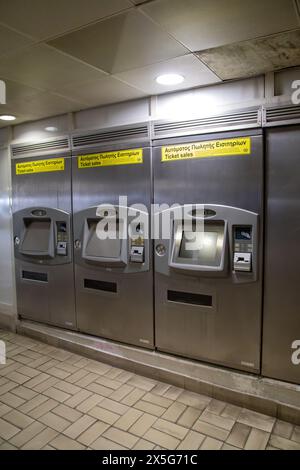 Distributori automatici di biglietti, stazione della metropolitana Omonia, Atene, Grecia Foto Stock