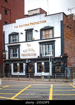 The Briton's Protection, casa pubblica classificata di grado II a Manchester, Inghilterra Foto Stock