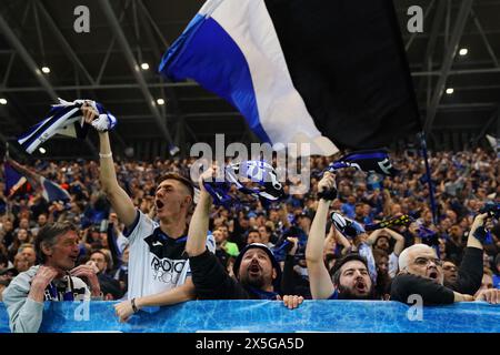 Bergamo, Italia. 9 maggio 2024. I tifosi dell'Atalanta durante la partita di calcio UEFA Europa League tra l'Atalanta BC e l'Olympique de Marseille allo stadio Gewiss di Bergamo - Italia - giovedì 9 maggio 2024. Sport - calcio . (Foto di Spada/LaPresse) credito: LaPresse/Alamy Live News Foto Stock