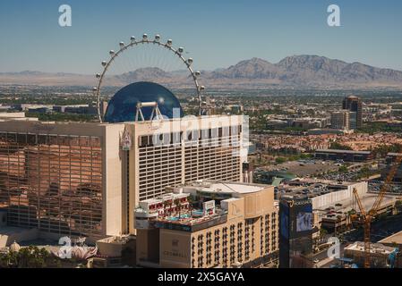 Vista diurna della Strip di Las Vegas con punti di riferimento e paesaggio urbano Foto Stock