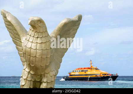 Cozumel Messico, porto delle navi da crociera, San Miguel de Cozumel, nave da crociera Norwegian Joy Cruise Line, itinerario di 7 giorni del Mar dei Caraibi, Avenida Rafael Melgar, asta Bandera Monum Foto Stock