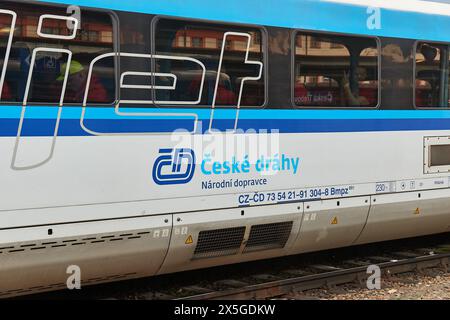 Vagone ferroviario nella Repubblica Ceca, treno internazionale passeggeri Foto Stock