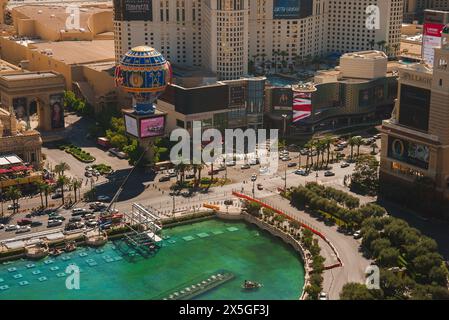 Vista aerea della vivace Las Vegas Strip con iconici monumenti e vivace scena cittadina. Foto Stock