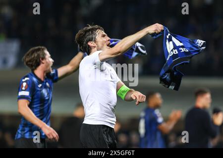 Bergamo, Italia, 9 maggio 2024. Marten De Roon (Atalanta BC) festeggia la partita di calcio dell'Europa League tra Atalanta e Marsiglia allo Stadio Gewiss il 9 maggio 2024 a Bergamo. Crediti: Stefano Nicoli/Speed Media/Alamy Live News Foto Stock