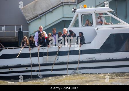 Londra, Regno Unito, 09/05/2024, All Hallows by the Tower Beating the Bounds Ceremony 2024Credit:Chrysoulla Rosling/Alamy Live News Foto Stock