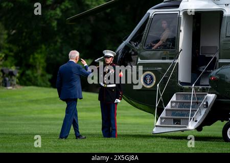 Washington, Stati Uniti. 9 maggio 2024. Il presidente Joe Biden salta a bordo di Marine One in viaggio per San Francisco alla Casa Bianca di Washington DC giovedì 9 maggio 2024. Foto di Bonnie Cash/Pool/ABACAPRESS. COM credito: Abaca Press/Alamy Live News Foto Stock