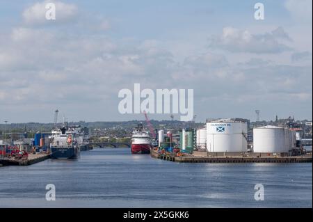 8 maggio 2024. Aberdeen, Scozia. Si tratta di una vista sul porto di Aberdeen, che ospita una grande quantità di navi di fornitura offshore alla Scottish Oil F. Foto Stock