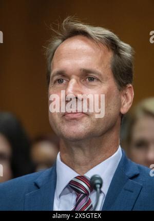 Washington, Vereinigte Staaten. 9 maggio 2024. Troy Fitrell appare davanti a un'audizione della commissione per le relazioni estere del Senato per la sua nomina a ambasciatore presso la Repubblica delle Seychelles, Dipartimento di Stato, nel Dirksen Senate Office Building a Washington, DC, giovedì 9 maggio 2024. Credito: Rod Lamkey/CNP/dpa/Alamy Live News Foto Stock