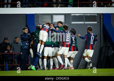 Buenos Aires, Buenos Aires, Argentina. 9 maggio 2024. Il team San Lorenzo festeggia durante la partita tra San Lorenzo (ARG) e Independiente del Valle (ECU) nell'ambito della Copa Libertadores - Grupo F allo stadio Pedro Bidegain, il 9 maggio 2024 a Buenos Aires, Argentina (Credit Image: © Roberto Tuero/ZUMA Press Wire) SOLO PER USO EDITORIALE! Non per USO commerciale! Foto Stock