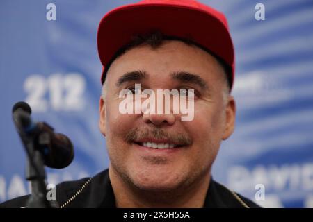 Città del Messico, Messico. 9 maggio 2024. David LaChapelle, fotografo di New York, sta parlando durante una conferenza stampa al Palacio de Mineria di città del Messico, dove sta fornendo dettagli sulla sua nuova mostra ''Love'', che sarà aperta ai visitatori dall'11 maggio al 13 luglio di quest'anno. La mostra comprende più di 100 opere realizzate dal 1985 ad oggi, con la sua nuova serie "Viacrucis". (Foto di Gerardo Vieyra/NurPhoto) credito: NurPhoto SRL/Alamy Live News Foto Stock