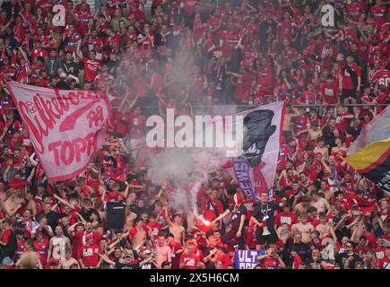 Parken, Copenaghen, Danimarca. 9 maggio 2024. Tifosi del Silkeborg durante la finale di Coppa di Danimarca, Aarhus GF vs Silkeborg, a Parken, Copenaghen, Danimarca. Ulrik Pedersen/CSM/Alamy Live News Foto Stock