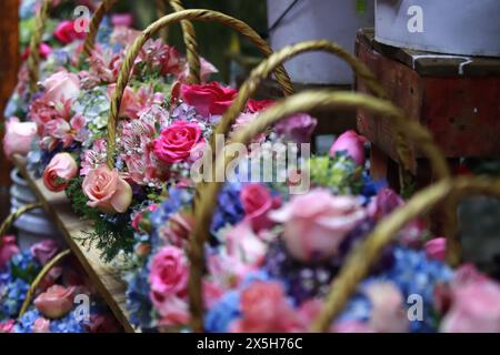 Città del Messico, Messico. 9 maggio 2024. Composizioni floreali sono visibili al mercato Jamaiquita di Iztapalapa che vengono offerte alle persone prima delle celebrazioni della festa della mamma. Il 9 maggio 2024 a città del Messico, Messico. (Foto di Carlos Santiago/ Eyepix Group/Sipa USA) credito: SIPA USA/Alamy Live News Foto Stock