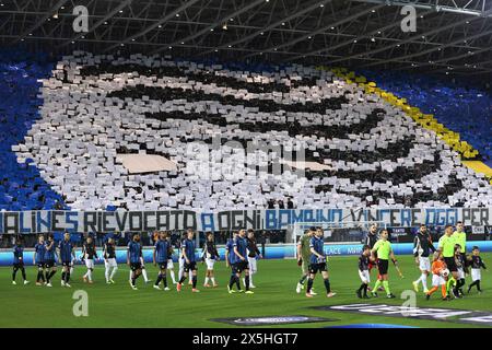 Europa League: Atalanta BC vs Olympique Marsiglia Italia, Bergamo, 9 maggio 2024: Le squadre entrano in campo per la presentazione della partita durante la partita di calcio Atalanta BC vs O. Marsiglia, Europa League semifinale 2a gamba Stadio Gewiss Bergamo Lombardia Italia Copyright: XFabrizioxAndreaxBertanix Foto Stock