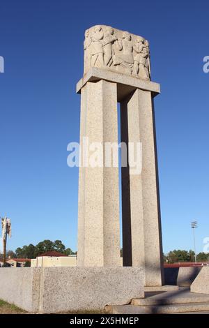 New London, TX - 17 dicembre 2023: Cenotafio commemorativo dell'esplosione della scuola di New London che uccise 311 bambini e insegnanti il 18 marzo 1937 in Foto Stock