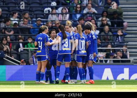 Foto del file datata 14-04-2024 di Jutta Rantala (nascosta) di Leicester City che festeggia con i compagni di squadra dopo aver segnato il gol di apertura. Leicester era destinato a essere un pompiere di partito di fronte a una folla di 18.708 persone in gran parte sostenuta da casa quando Jutta Rantala ha rotto la situazione di stallo dopo 12 minuti. Data di pubblicazione: Venerdì 10 maggio 2024. Foto Stock