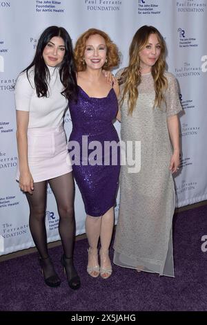 Briana Cuoco, Amy Yasbeck und Kaley Cuoco bei der Evening from the Heart Gala 2024 zugunsten der John Ritter Foundation for Aortic Health im Sunset Room. Los Angeles, 09.05.2024 *** Briana Cuoco, Amy Yasbeck e Kaley Cuoco alla serata dal Heart Gala 2024 a beneficio della John Ritter Foundation for Aortic Health nella Sunset Room Los Angeles, 09 05 2024 foto:xD.xStarbuckx/xFuturexImagex Heart gala 4580 Foto Stock