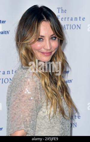 Kaley Cuoco bei der Evening from the Heart Gala 2024 zugunsten der John Ritter Foundation for Aortic Health im Sunset Room. Los Angeles, 09.05.2024 Foto Stock