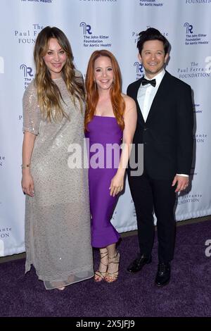 Kaley Cuoco, Amy Davidson e Martin Spanjers bei der Evening from the Heart Gala 2024 zugunsten der John Ritter Foundation for Aortic Health im Sunset Room. Los Angeles, 09.05.2024 Foto Stock