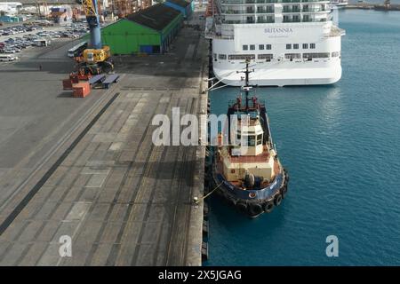 La poppa, nota anche come sezione di poppa, della nave da crociera Britannia classe Royal è ancorata a Bridgetown, Barbados. Foto Stock