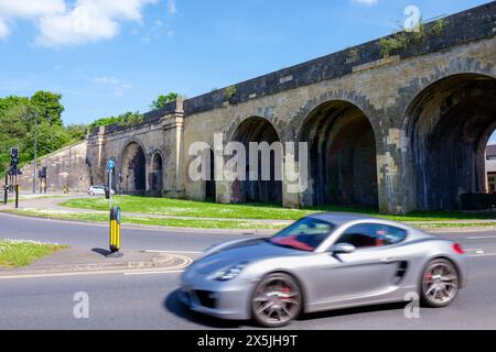 Il viadotto ferroviario di Chippenham, classificato di grado 2, progettato da Isambard Kingdom Brunel nel 1841 si trova immediatamente ad ovest della stazione di Chippenham. Foto Stock