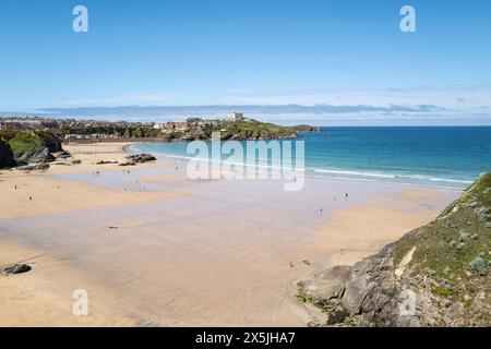 Una vista sulla Great Western GT Western Beach sulla spiaggia di Towan e Towan Headland sulla costa di Newquay in Cornovaglia nel Regno Unito. Foto Stock