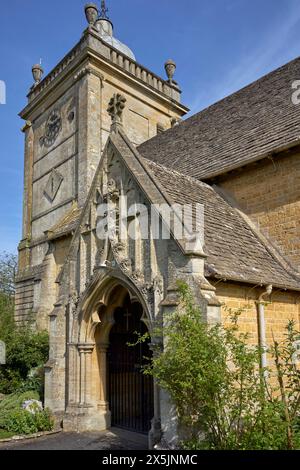 La chiesa di San Lorenzo, Bourton on the Water. Gloucester. Inghilterra, Regno Unito Foto Stock