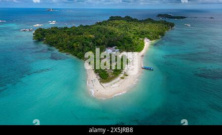 Aerea dell'isola di Kepayang, isola di Belitung al largo della costa di Sumatra, Indonesia, Sud-est asiatico, Asia Copyright: MichaelxRunkel 1184-10845 Foto Stock