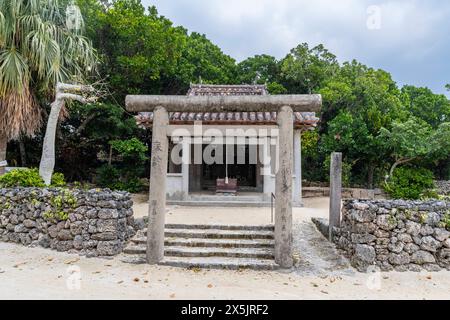 Piccolo santuario, Parco Nazionale dell'isola di Taketomi, Ishigaki, gruppo dell'isola di Yaeyama, Giappone, Asia Copyright: MichaelxRunkel 1184-10873 Foto Stock