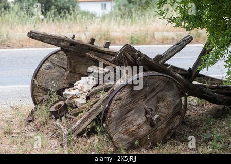 Vecchio carro agricolo di legno a Geyre a Turkiye Foto Stock