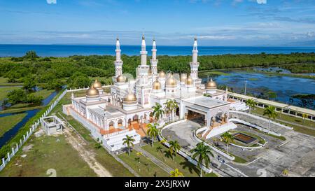 Aerial of Sultan Hassanal Bolkiah Masjid, Cotabato City, Bangsamoro Autonomous Region in Muslim Mindanao, Filippine, Sud-est asiatico, Asia Copyright: Foto Stock