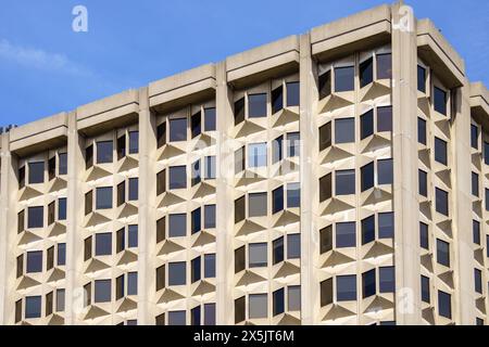 Toronto, Canada - 5 maggio 2024: Architettura delle facciate dell'edificio chiamato Ontario institute for Studies in Education Foto Stock